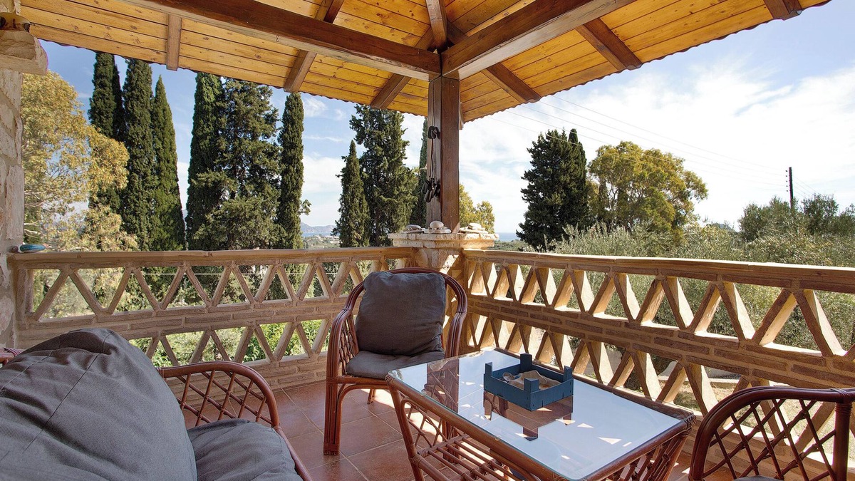 Lithakia House | Villa Elizabeth with Garden, Balcony & Wi-Fi
