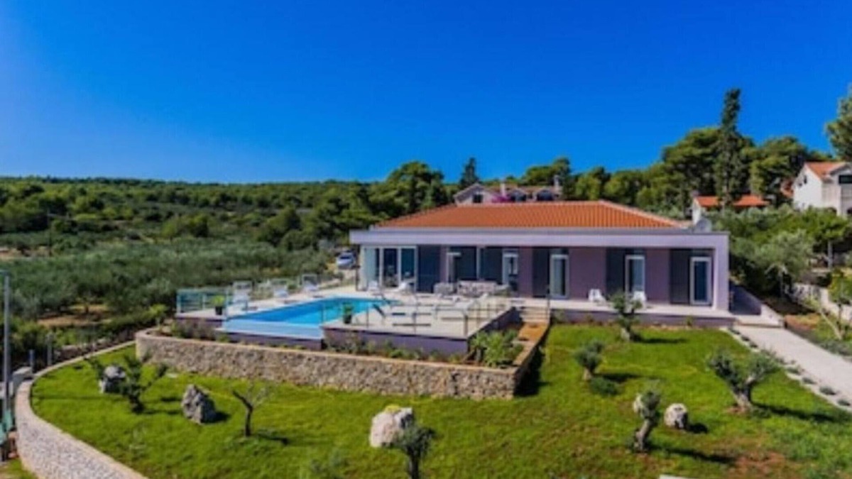 Cove Makarac (Milna) Villa | Villa Ema with Swimming Pool by the Sea