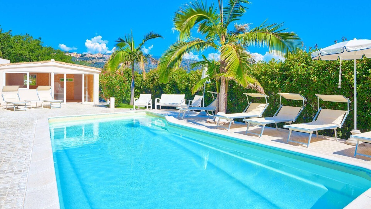 Costarainera Villa | Villa Emanuele Costarainera: wonderful modern villa, for 16 ppl, with garden, heated pool, hot-tub