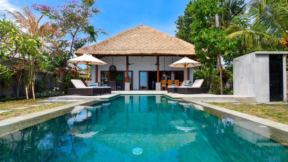 Lovina Villa | Villa Emerald - Beachfront New Build Villa