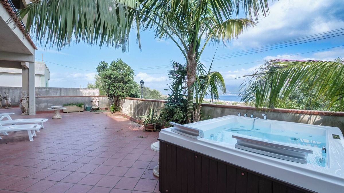 Faro Superiore Villa | 'Villa Emy' with Sea View, Garden & Wi-Fi
