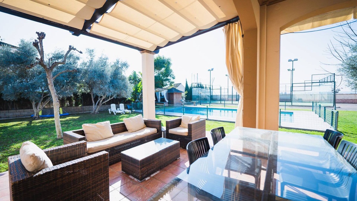 Montequinto Villa | Villa en Montequinto. Casa con Piscina. Pista de Padel