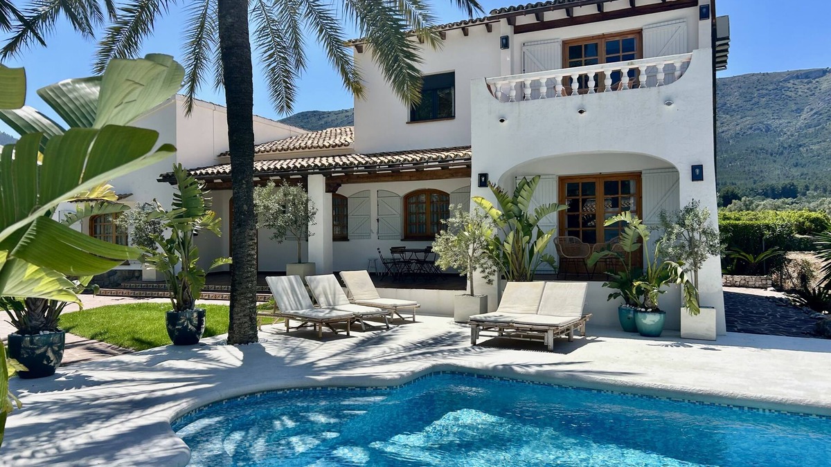 Parcent Hotel | Villa Enri . Pool BBQ Jacuzzi . Optional Guesthous