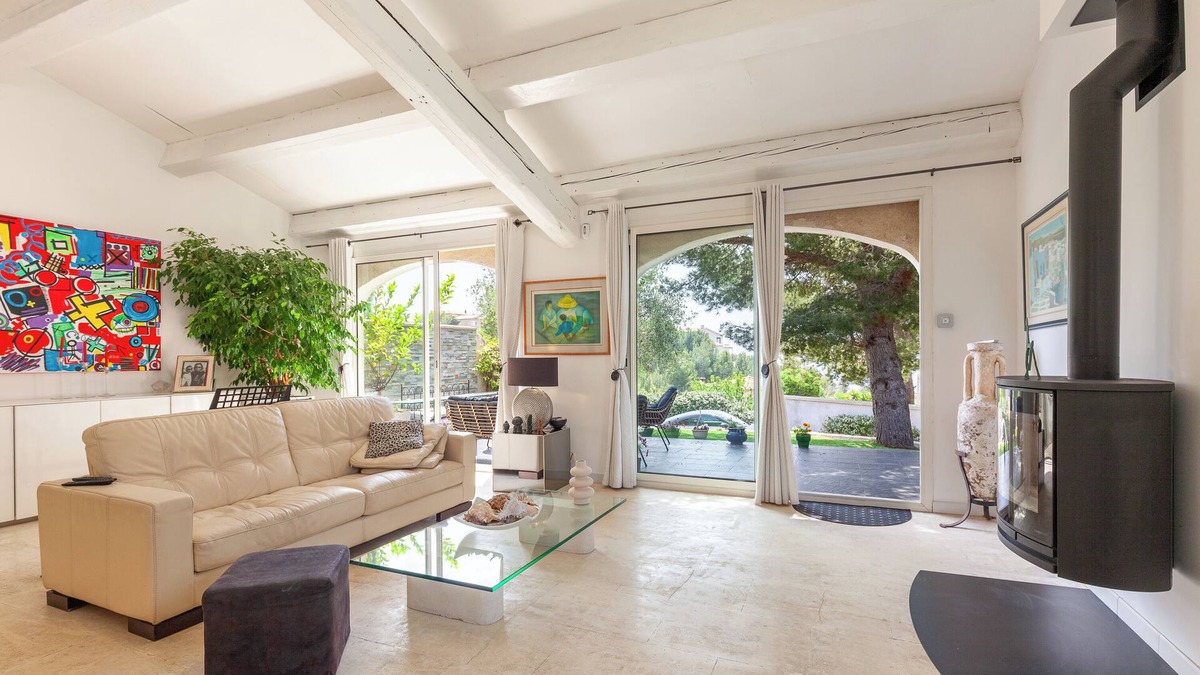 Ensues-la-Redonne Villa | Villa 'Ensues' with Sea View, Wi-Fi and Air Conditioning