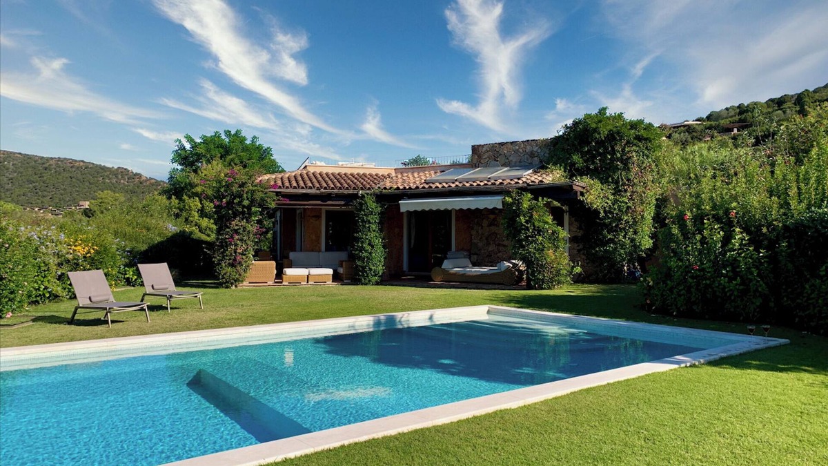 Chia Villa | VILLA ERITRINA CHIA - a few steps to the beach