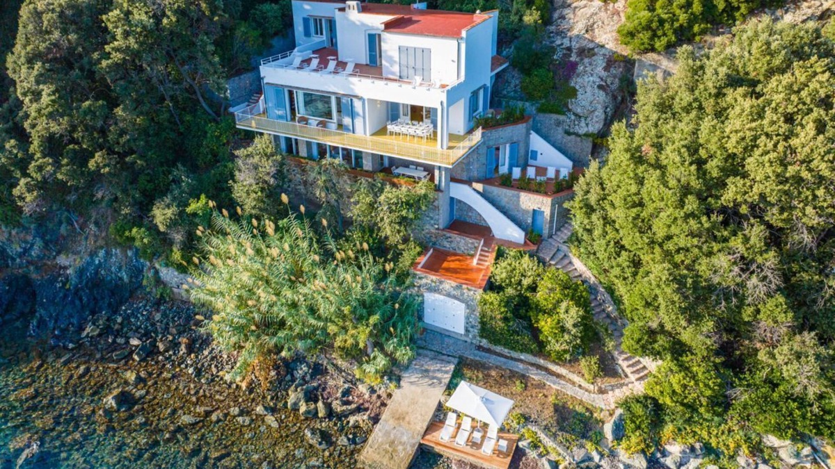 Bagno-Sprizze Villa | Villa Escalina with private beach, sea access and air conditioning