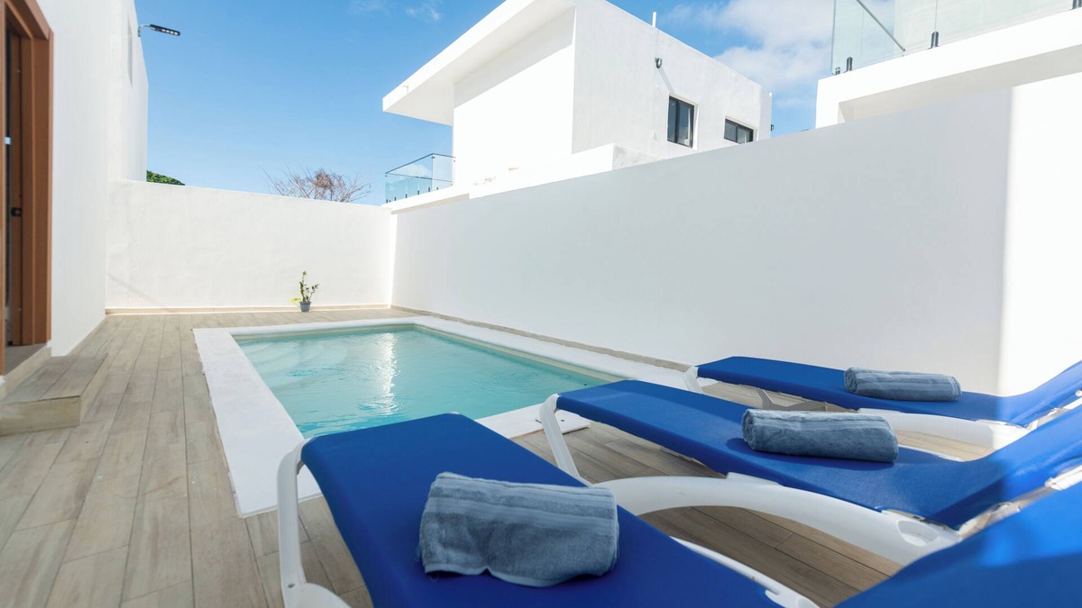 La Ceiba Villa | Villa espaciosa con 5 habitaciones, piscina, A/C, a 3 minutos de playa Bonita.