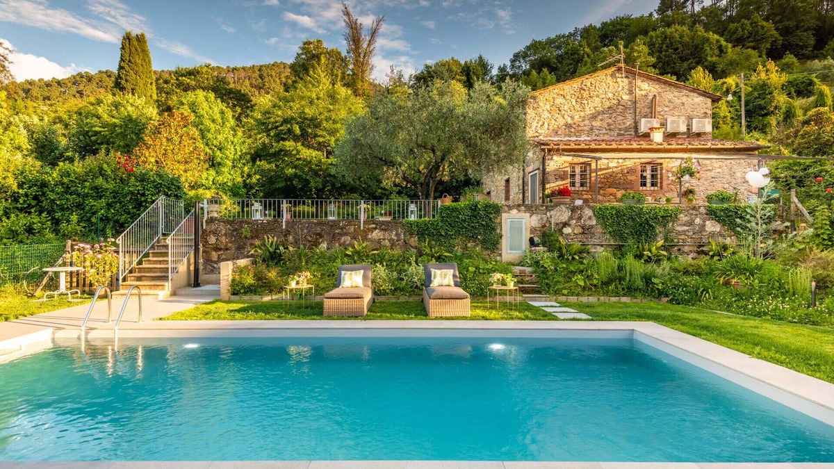 Pieve di Compito Villa | Villa Ester, a Stylish Farmhouse with Pool on the Hills by Lucca