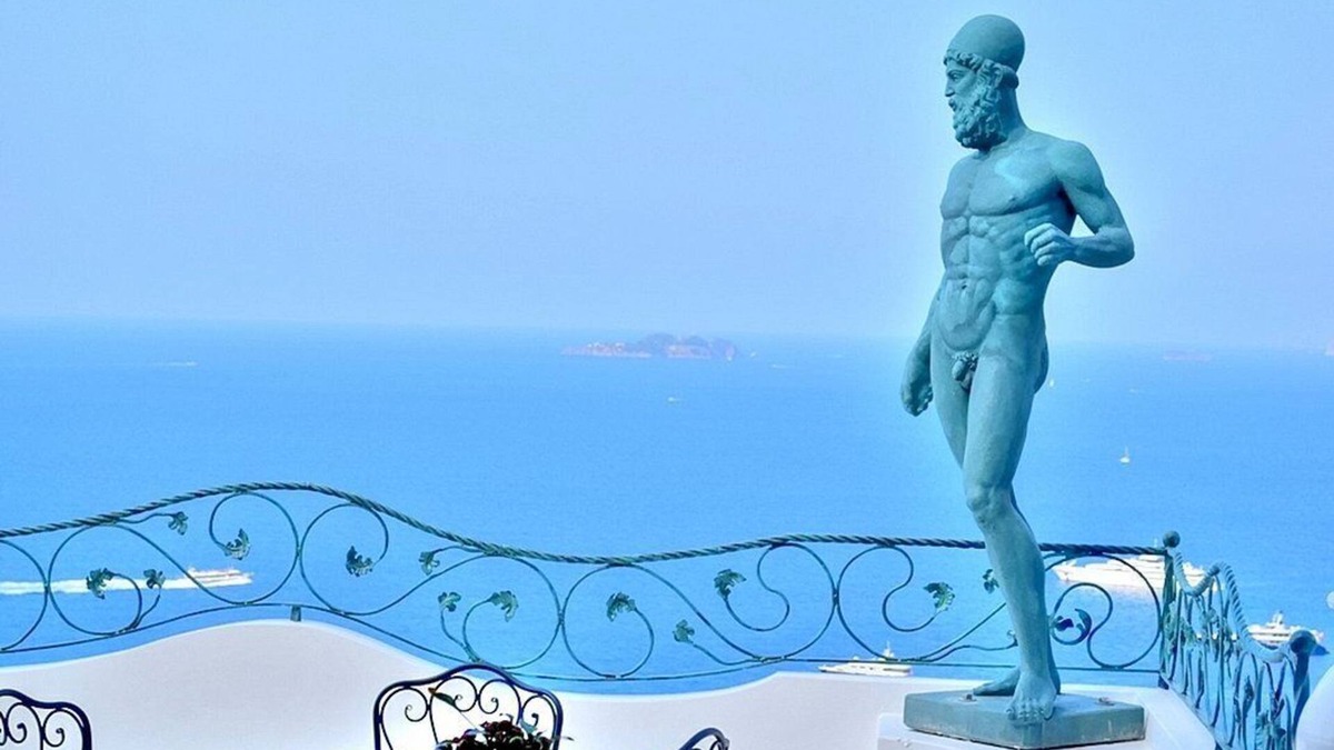 Laurito Villa | Villa Estia: A charming and bright villa built sheer above the sea, with Free WI-FI.