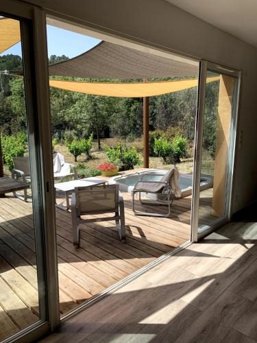 Berlou House | Villa Et au milieu coule un ruisseau - Piscine, jacuzzi privé, boulodrome