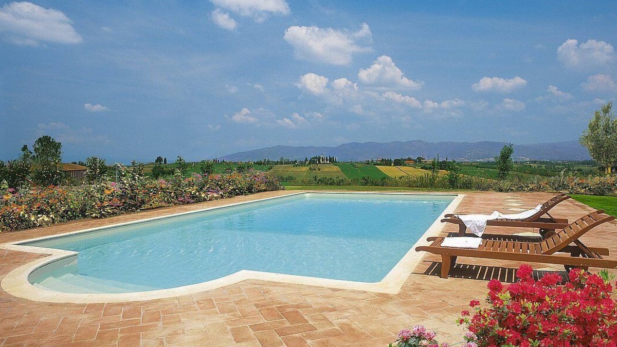 Le Piazze Villa | Villa Eterea: A luxurious three-story age-old farm house built in the 18th century, located in the heart of the Valdichiana, with Free WI-FI.
