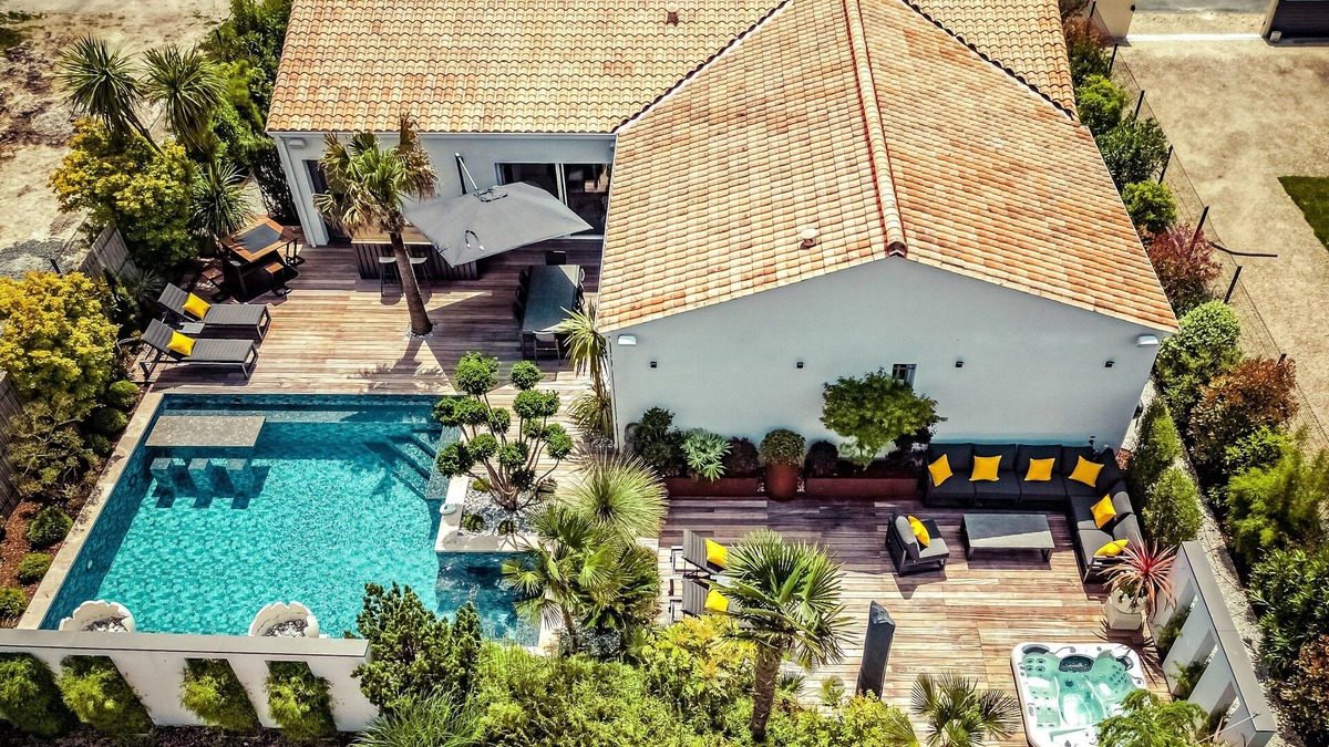 Saint-Ciers-du-Taillon Villa | Villa Evasion: Luxury and comfort