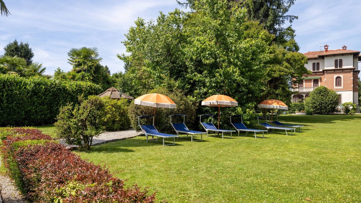 Travedona-Monate Villa | Villa Evelina