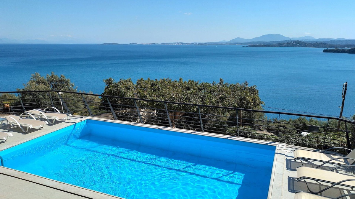Pirgi Villa | Villa Faiax - stunning pool views Ipsos bay