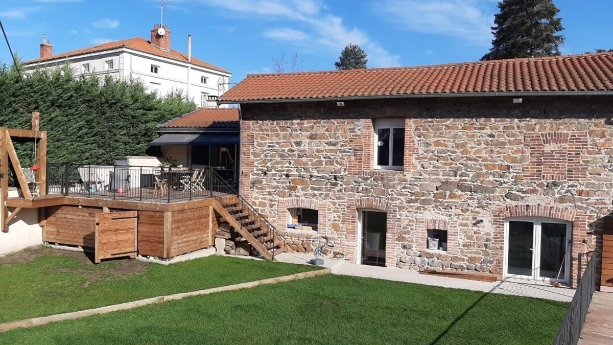 Andrezieux-Boutheon House | Villa Familiale9 Personnes Piscine Jeux Enfants , de Beaux Extérieurs