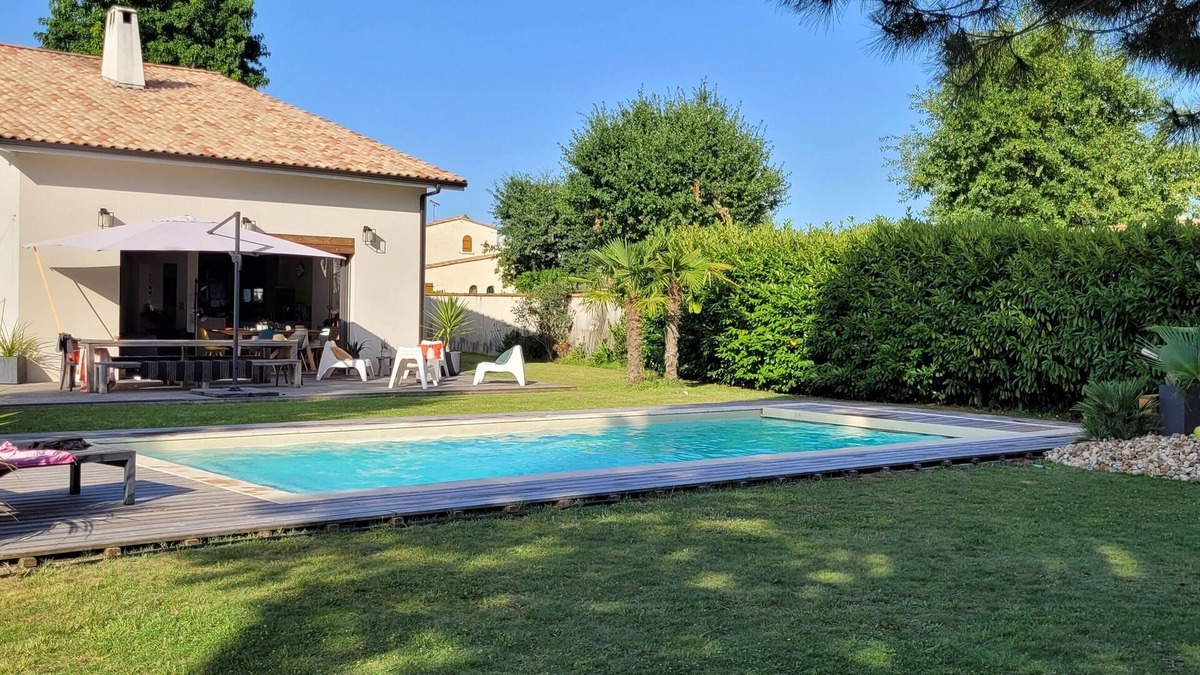 Saint-Jean-d'Illac Villa | Villa Familiale Avec Piscine Entre Bordeaux et Bassin D'arcachon