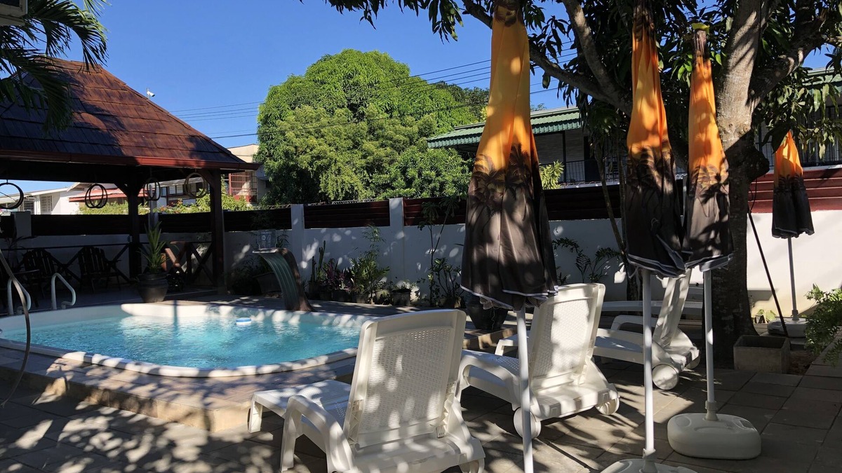 Noord Hotel | Villa Famiri