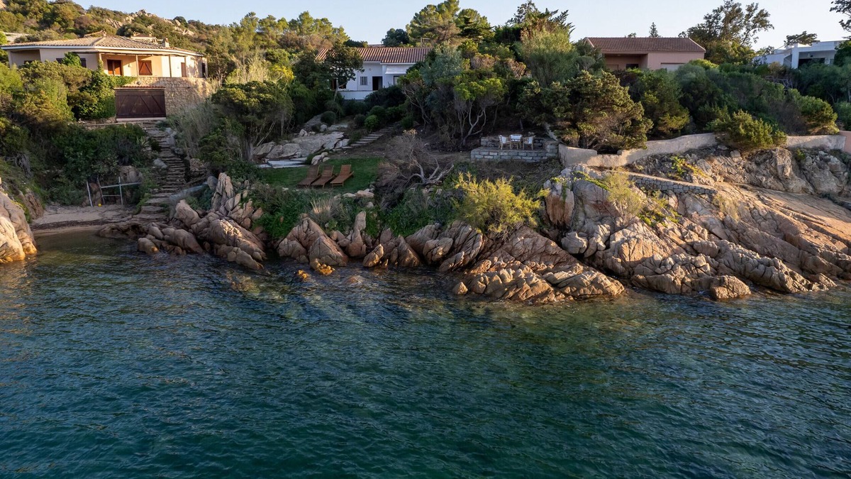 Tiriddo Villa | Villa Fannia, with direct beach access and private garden by the sea