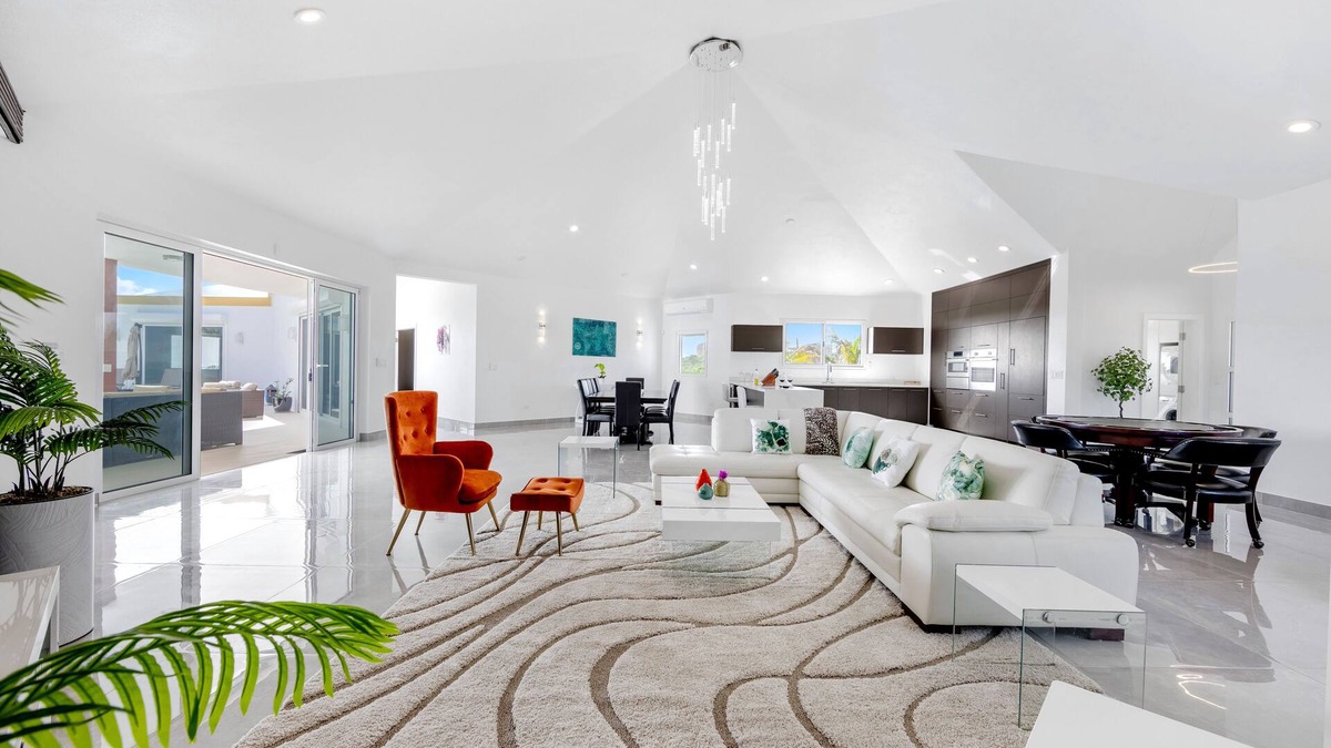 Sandy Hill Villa | Villa Farina in the Farrington