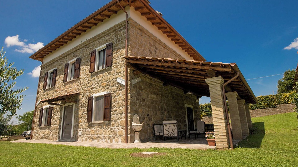 Riano Villa | Villa farmhouse North of Roma 25 min from P.za Del Popolo, train stat. Rm-Vt