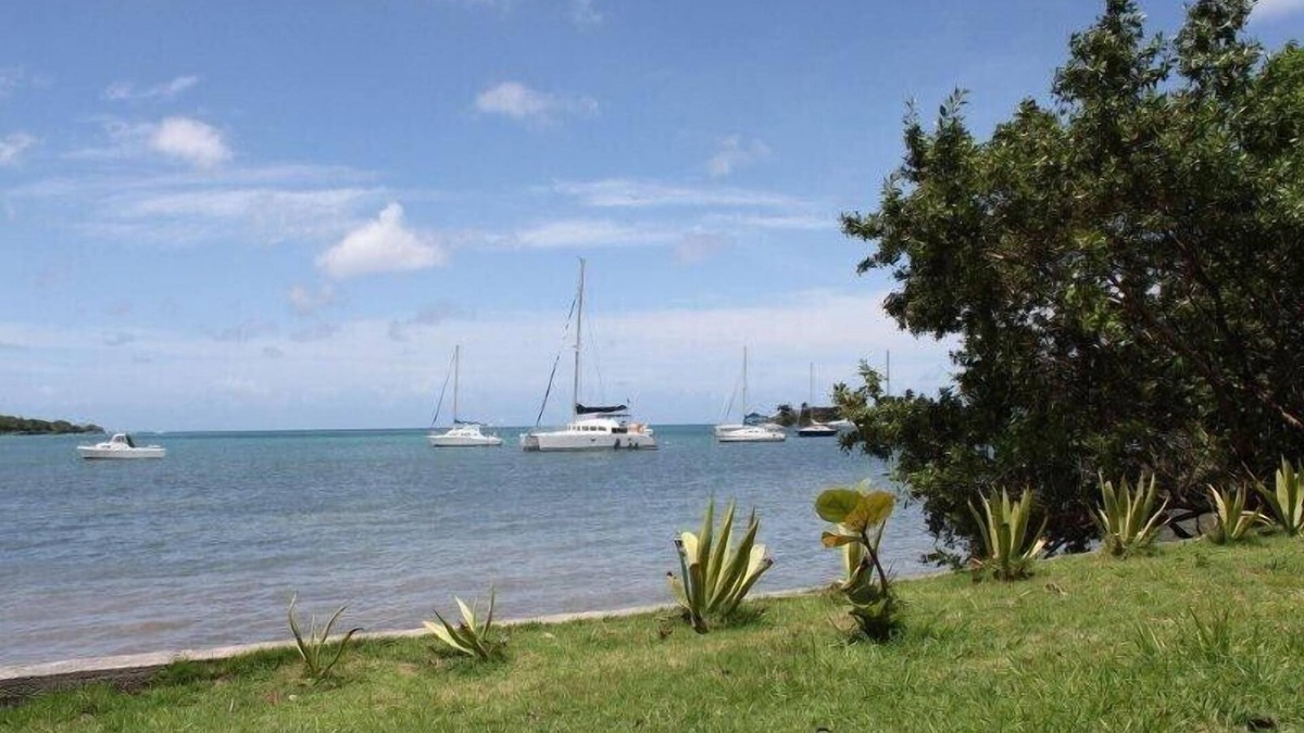 Le Diamant Villa | Villa 'feet in water at Diamond, let yourself be lulled by the waves .