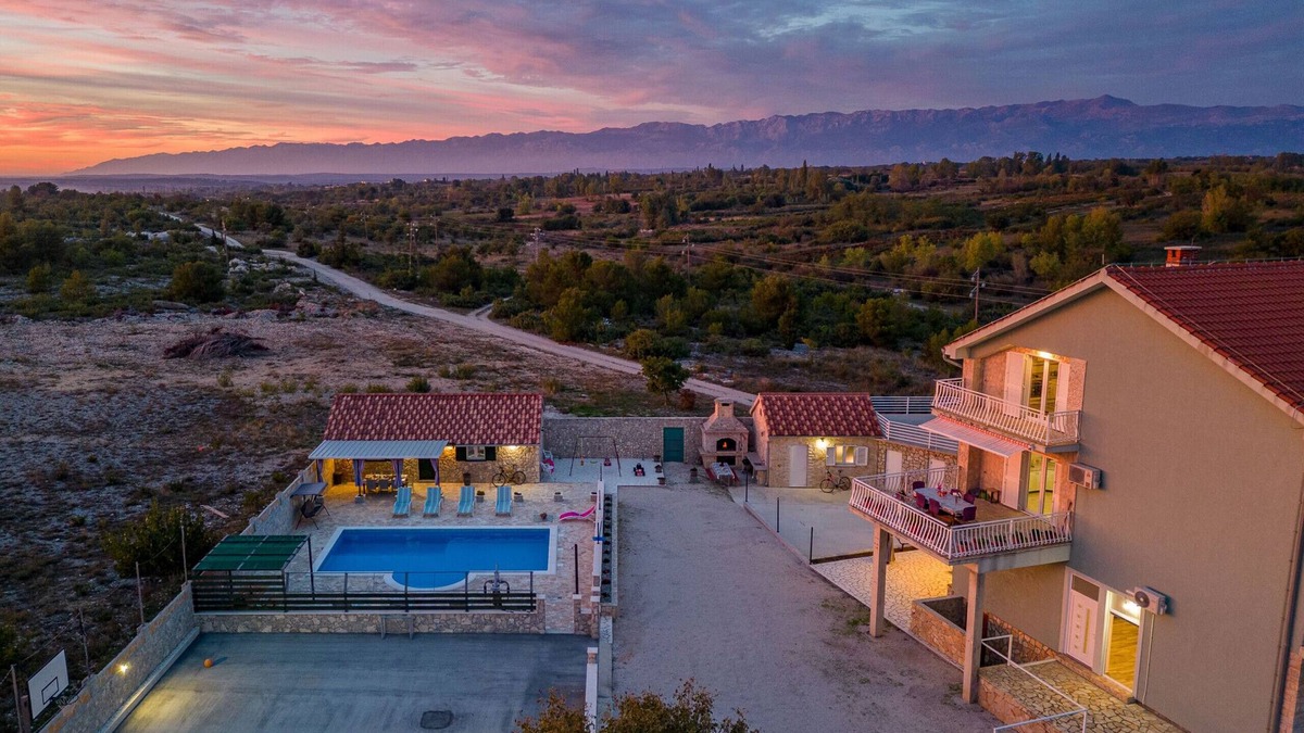 Benkovac Villa | Villa Fenix ZadarVillas