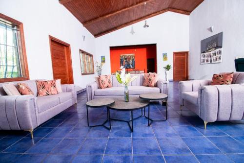 Bonaberi Villa | Villa Fernandino