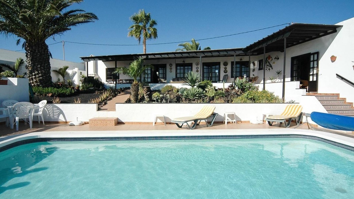 Macher Villa | Villa Finca el Volcan with Sea View, Pool, Garden & Wi-Fi