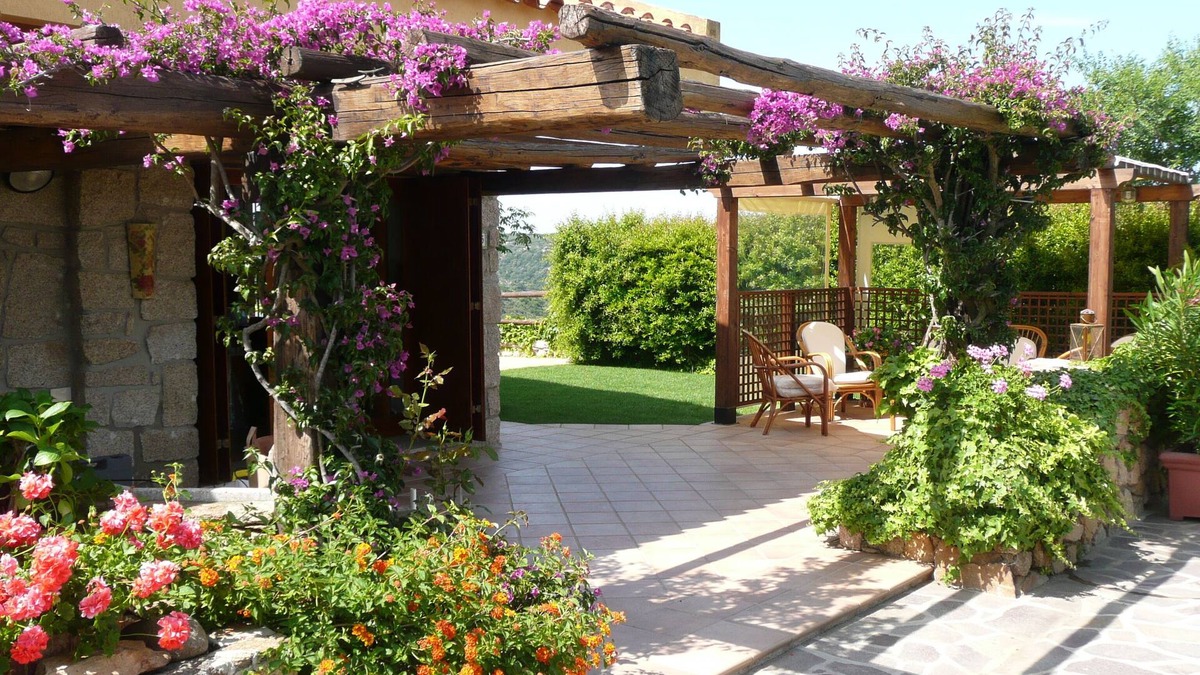 San Pantaleo Villa | Villa Fiore: wide garden, next to the sea and village