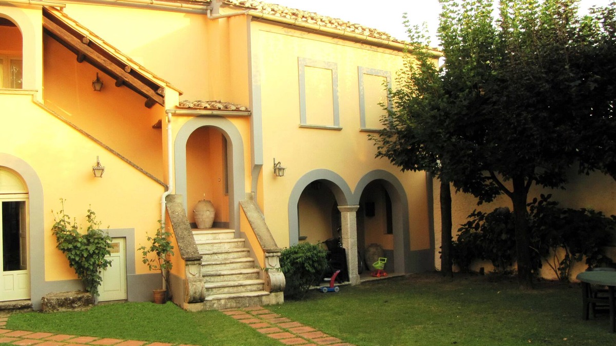 Calvanico Villa | VILLA FIORITA ideal for visiting VESUVIO POMPEI, PAESTUM NAPLES, COSTA D'AMALFI