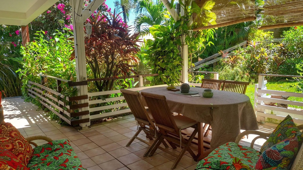 Le Vauclin Apartment | Villa Fleurs des Iles: PAPAY apartment, F2 with terraces and garden.