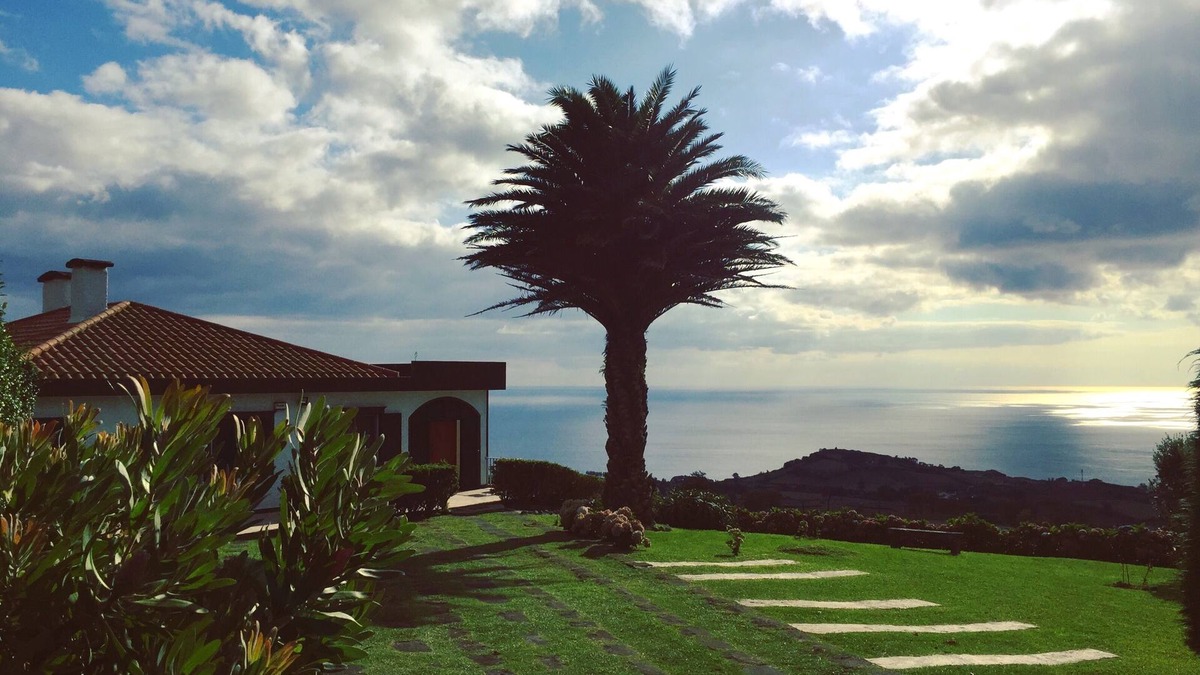 Lagoa House | Villa Flor do Monte - A view that will take your breathe away