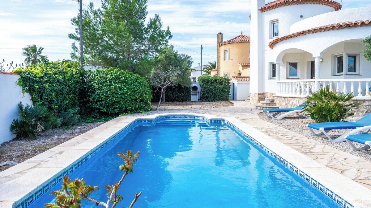 Les Tres Cales Villa | Villa 'Flor' with sea views, private pool and Wi-Fi