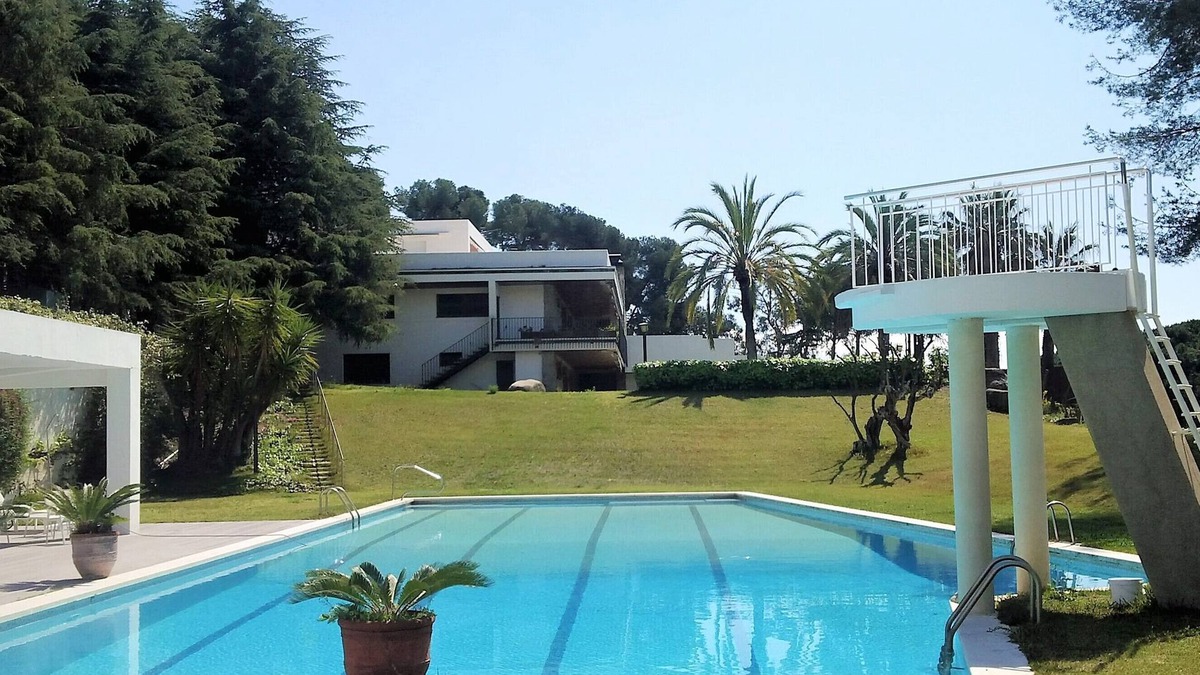 Sant Vicenc de Montalt Villa | Villa for 24-28 with A/C, football pitch, beach, seaviews, close to Barcelona
