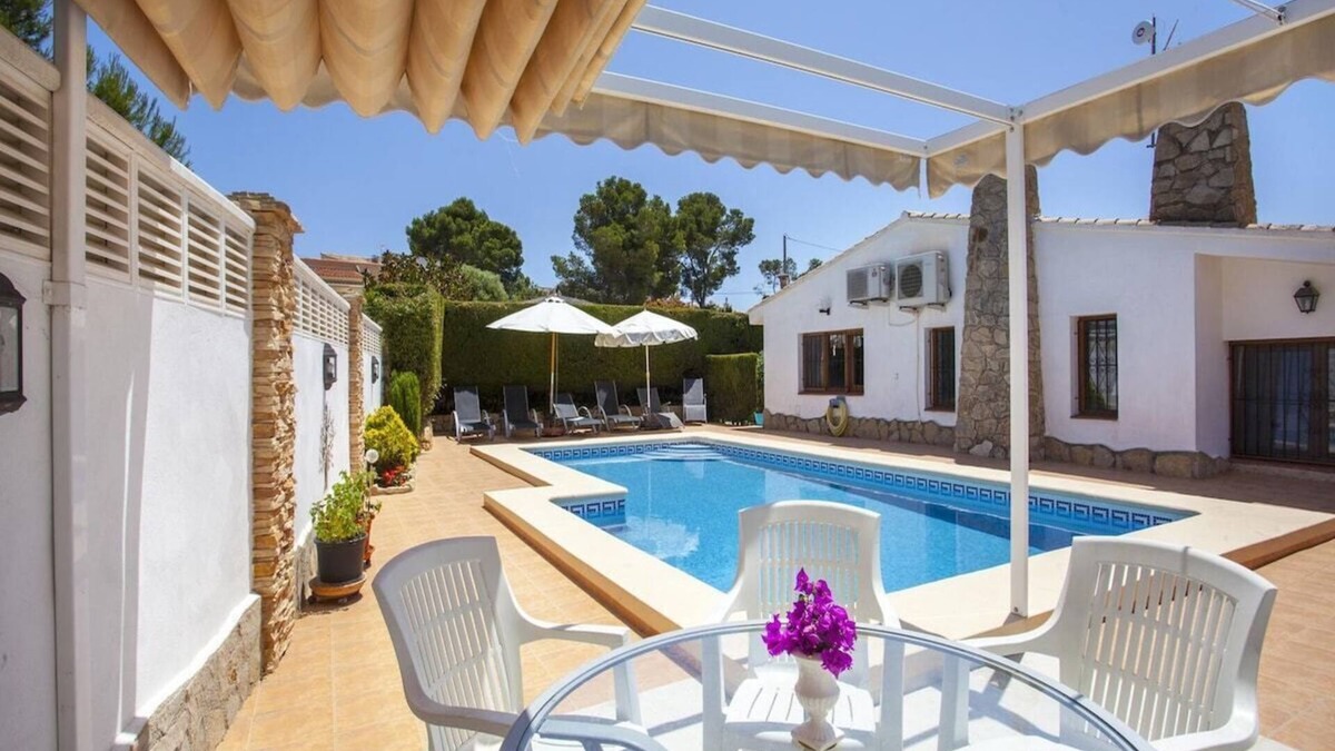 Casas de Torrat Villa | Villa FONDA in Calpe – Colonial style, private pool and mountain views in a quiet residential area
