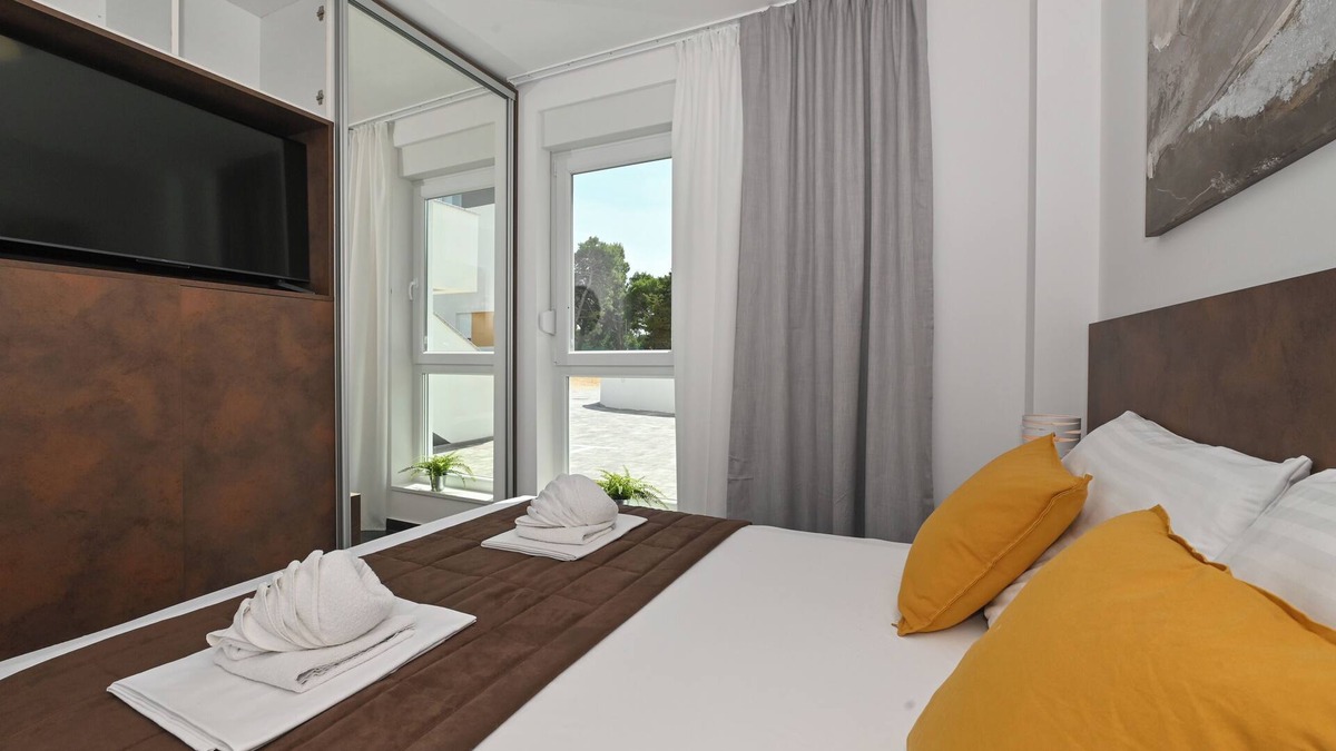 Zrce Villa | Villa for 20 with Private Pool