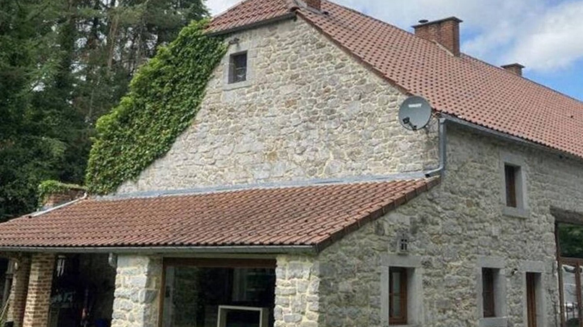 Chimay Villa | Villa for 21P with pool by the river