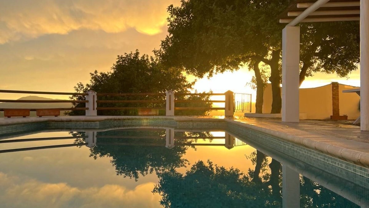 Canillas de Aceituno Villa | Villa for up to 8 persons with fantastic mountain views & private swimming pool