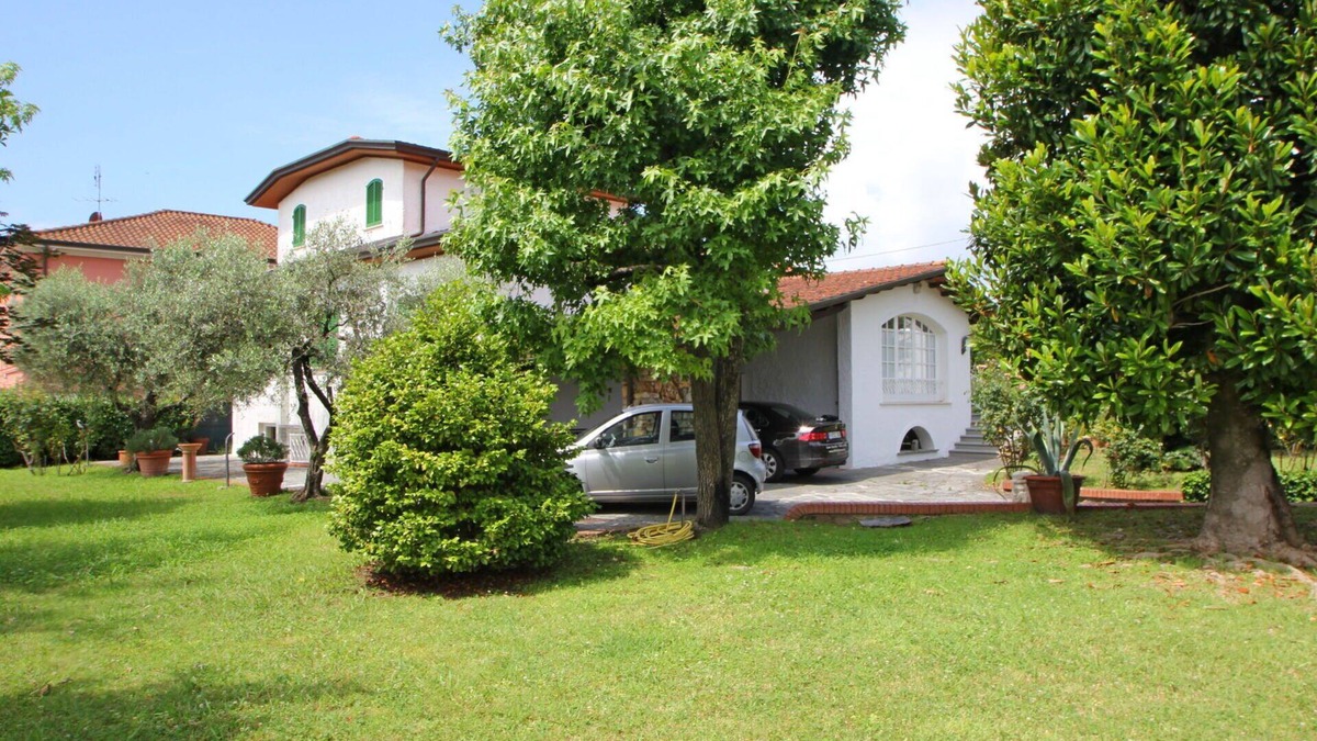 Castelnuovo Magra Villa | Villa for 8 People with Garden, A/C, 4,5km from Sea