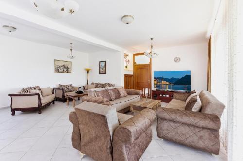 Radanovici Villa | Villa Forest