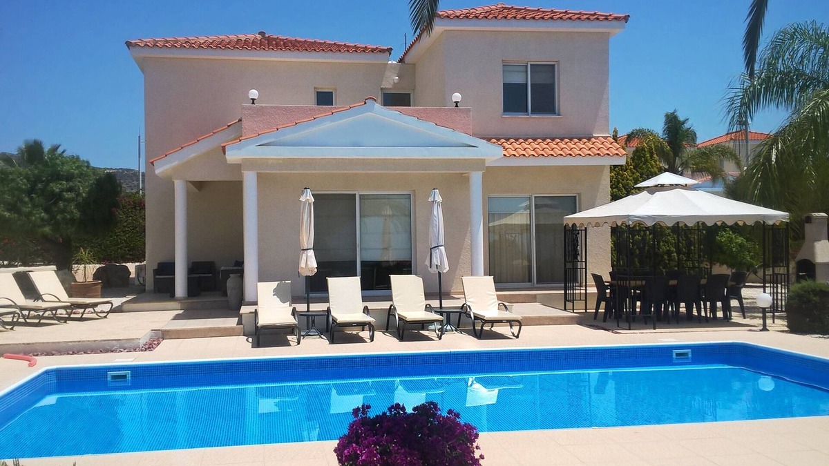 Peyia Town Villa | Villa Foster - 4 Bedroom Holiday Villa in Peyia with Open Views to the Sea