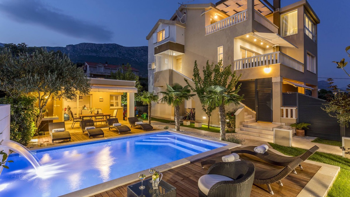 Kastel Gomilica Villa | Villa Fox Exclusive - HEATED POOL, SEA VIEW, GYM & BBQ
