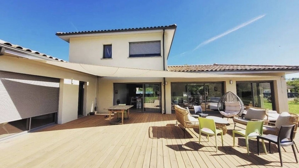 Fleurieux-sur-l'Arbresle Villa | Villa Contemporaine Avec Piscine Chauffée et ses Grands Espaces Verts au Calme