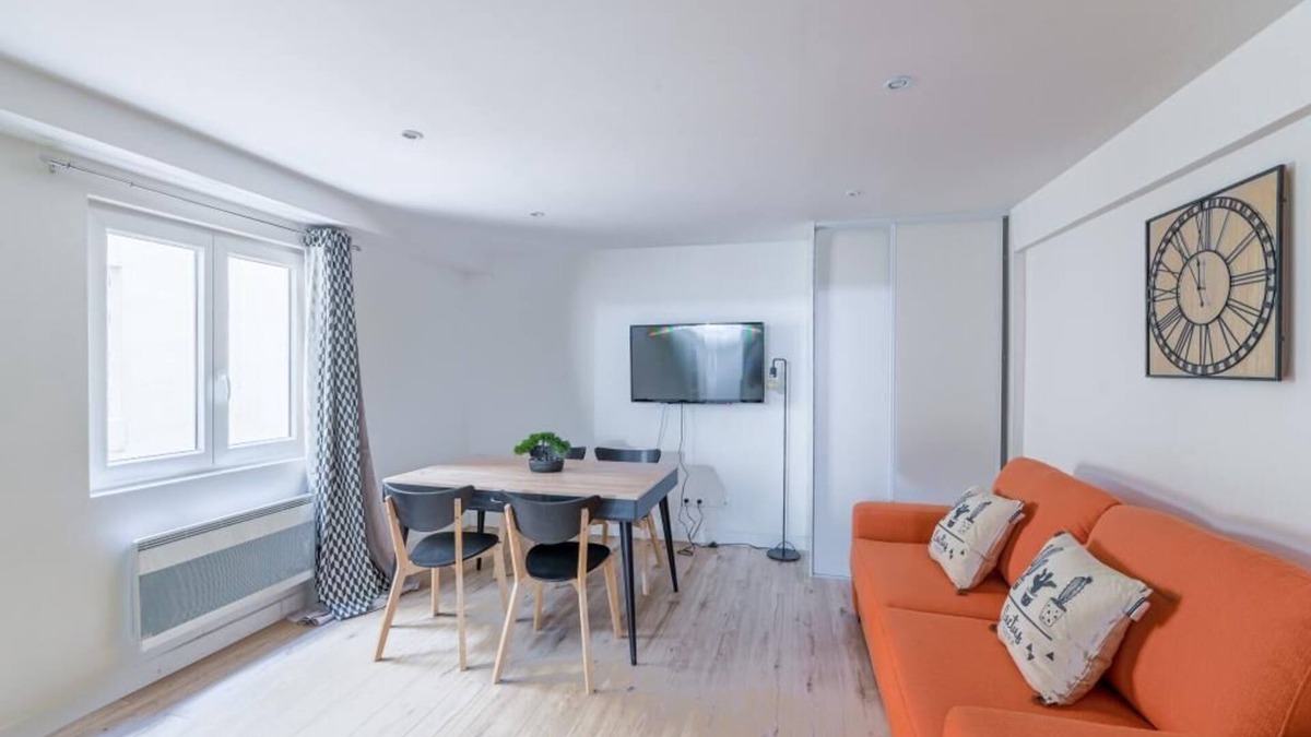 Ternes Apartment | Villa Poncelet - Suite Coco mademoiselle, 2 Bdrs, Champs Elysées, A/C, Prime Loc