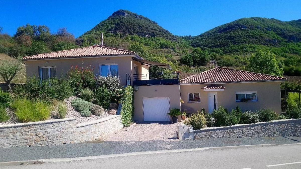 Saint-Georges-de-Luzencon House | VILLA LARZAC - Villa for rent near Millau