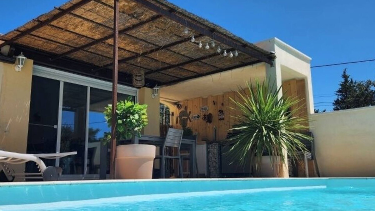 Saint-Laurent-La-Vernede Villa | Villa with pool near Uzès