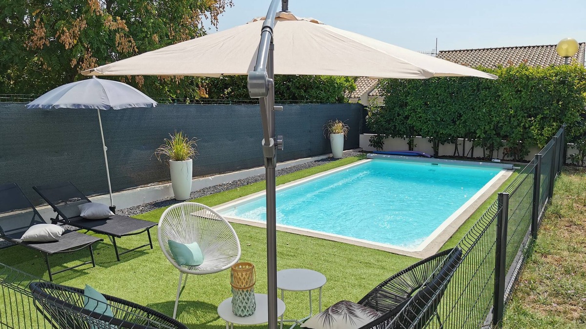 Saint-Mathieu-de-Treviers Villa | Villa with pool