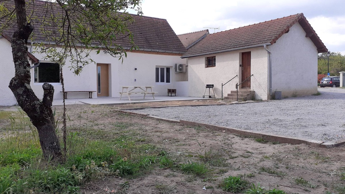 Saint-Pourcain-sur-Besbre Villa | Villa 10 persons 6mn from PAL