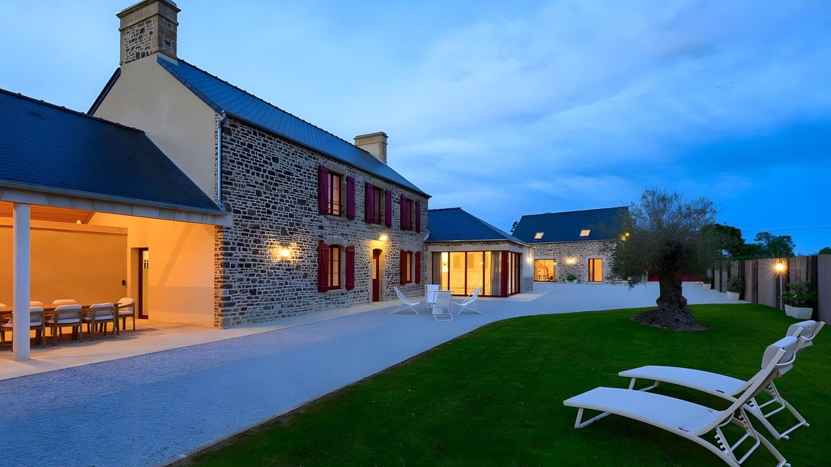 Saint-Sauveur-le-Vicomte Villa | Villa 'Domaine Le Saint Georges' with Private Terrace, Wi-Fi and Air Conditioning