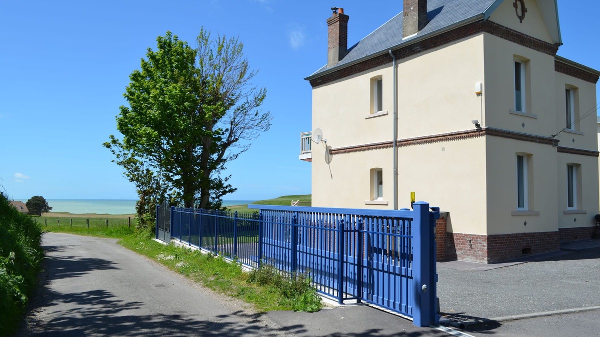 Sainte-Marguerite-sur-Mer Villa | Villa Chante-Brise: magnificent view of the sea and the cliffs 12 km from Dieppe